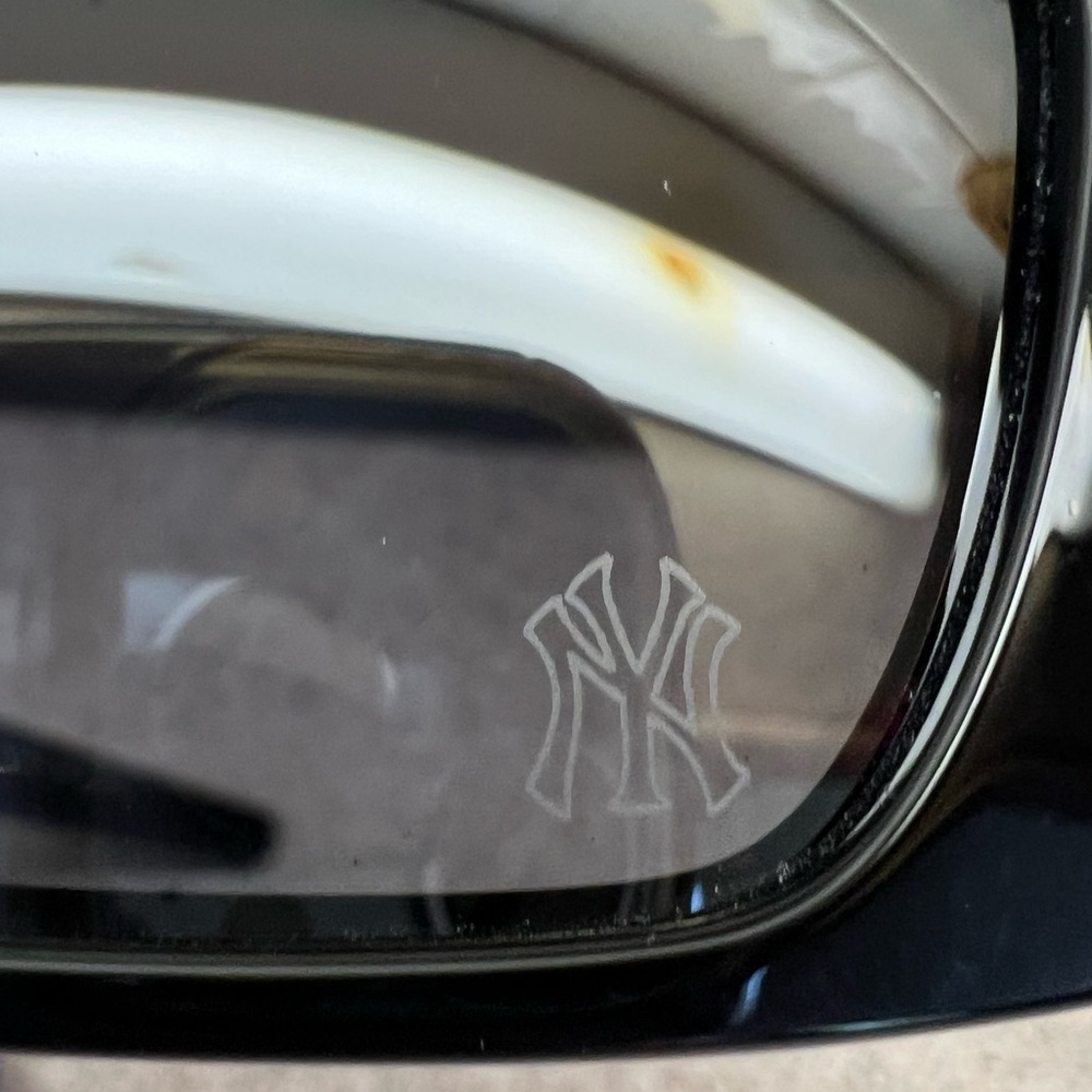 Oakley Fuel Cell Men's MLB Yankees Sunglasses - EUC! - Picture 10 of 12